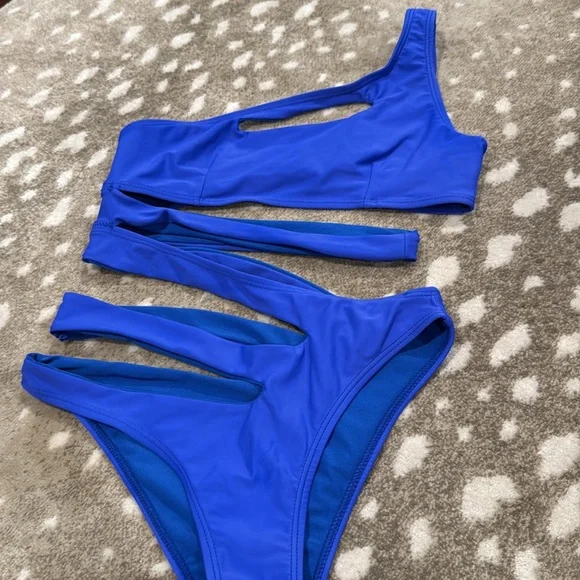 Norboe Blue One-Shoulder Cutout Swimsuit. Size S - Picture 7 of 14
